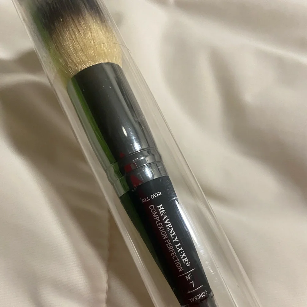 New IT Cosmetics Heavenly Luxe Dual Airbrush Concealer and Foundation Brush